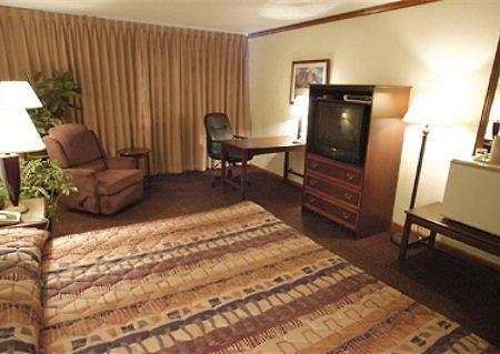 Boulder Outlook Hotel & Suites الغرفة الصورة